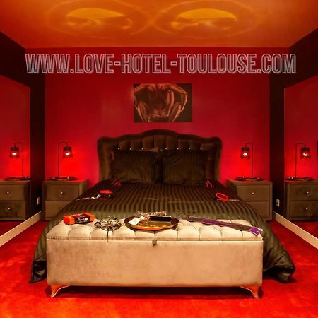 Love Hotel Toulouse : Suite Miroirs Extérieur photo