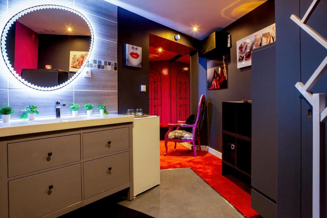 Love Hotel Toulouse : Suite Miroirs Extérieur photo